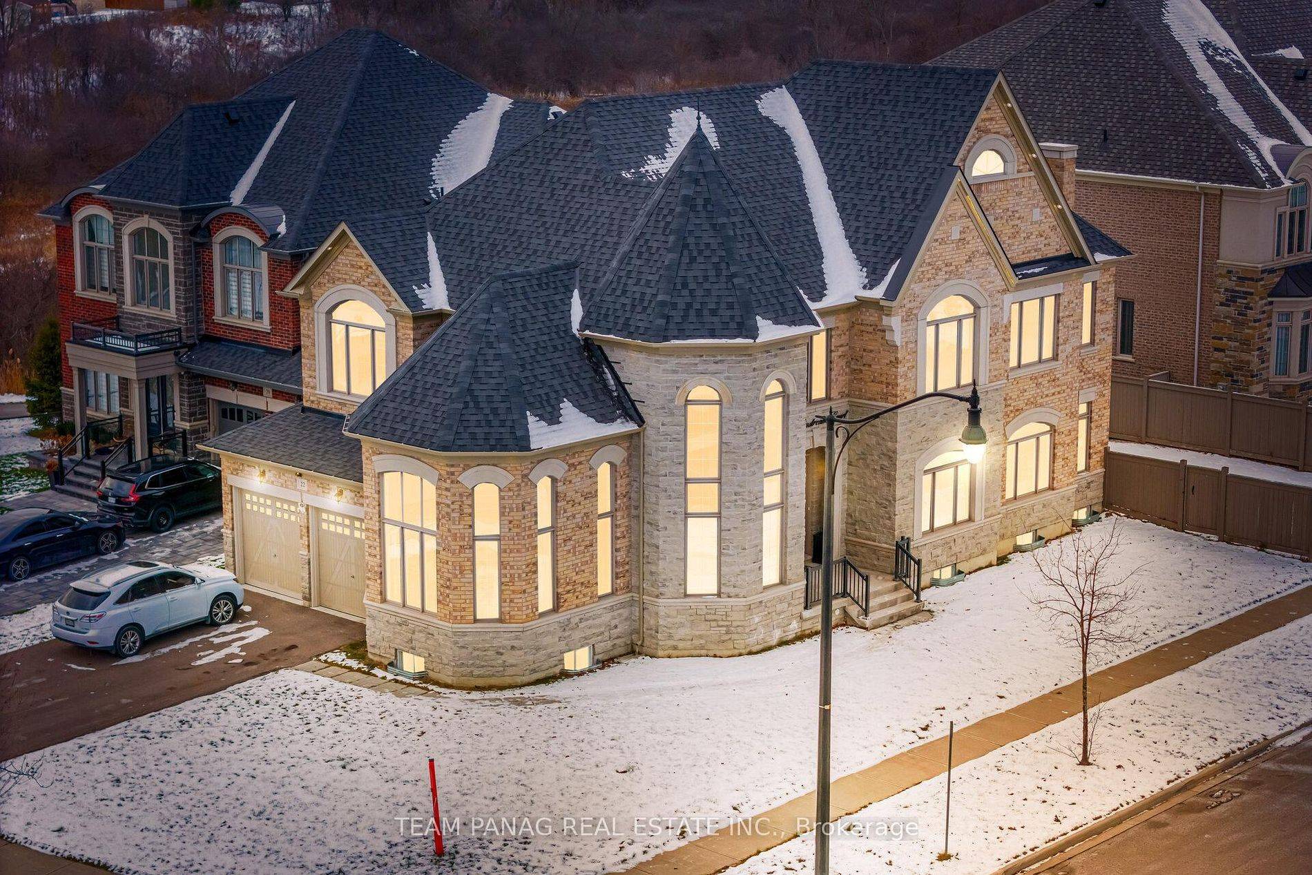 Brampton, ON L6P 4L4,22 Slipstream CT