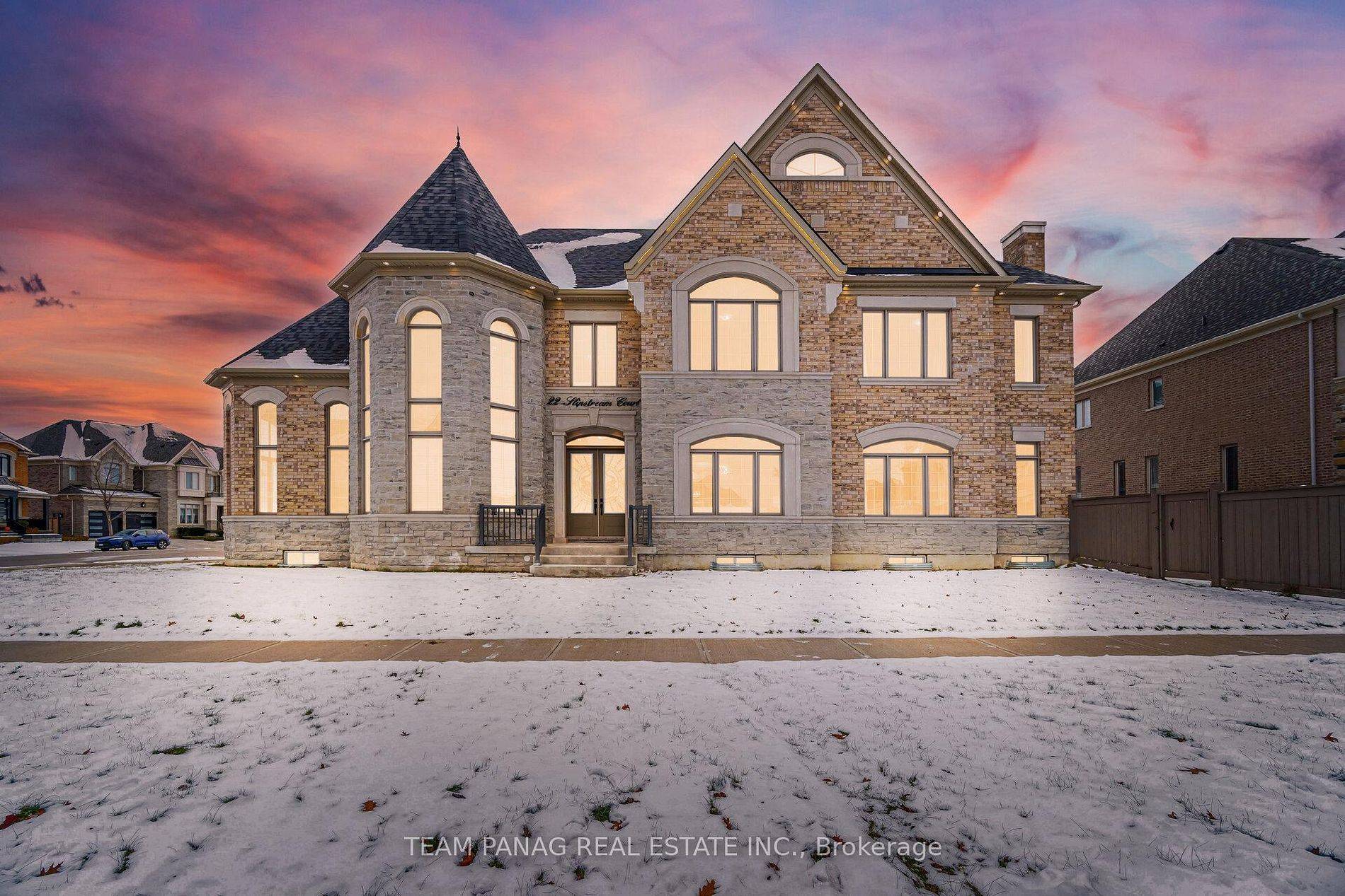 Brampton, ON L6P 4L4,22 Slipstream CT