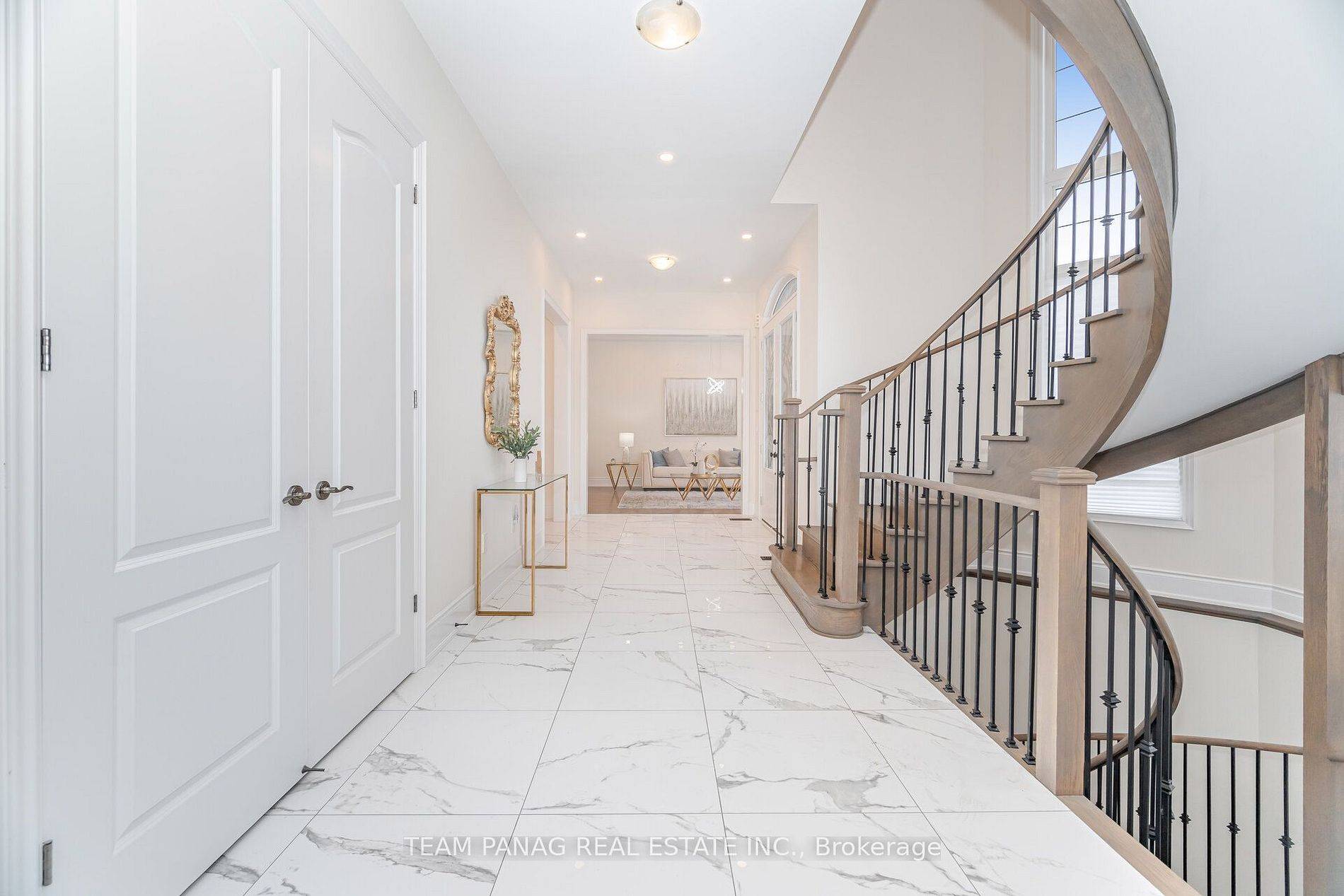 Brampton, ON L6P 4L4,22 Slipstream CT