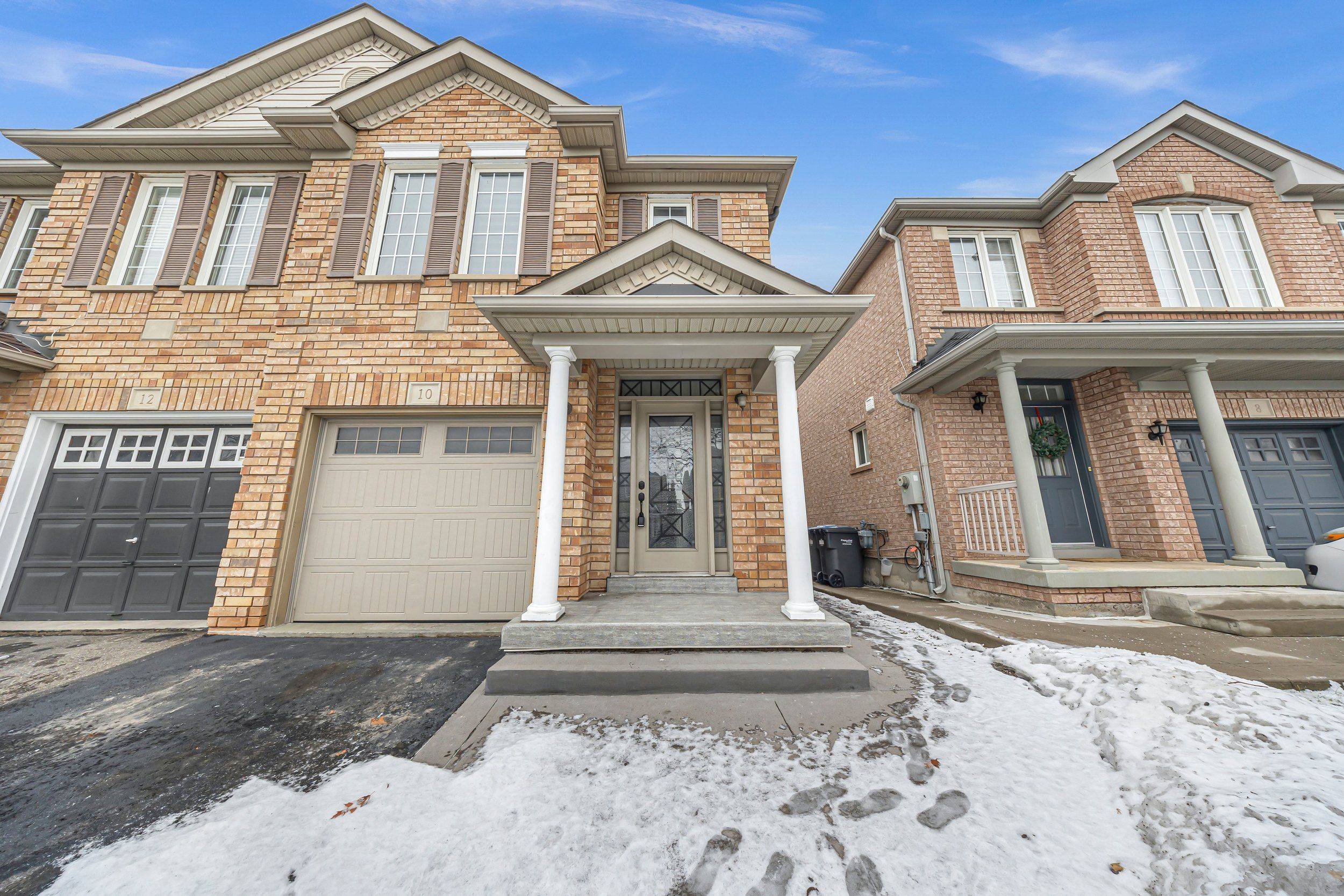 Brampton, ON L6R 2Y8,10 Applegrove CT #Main