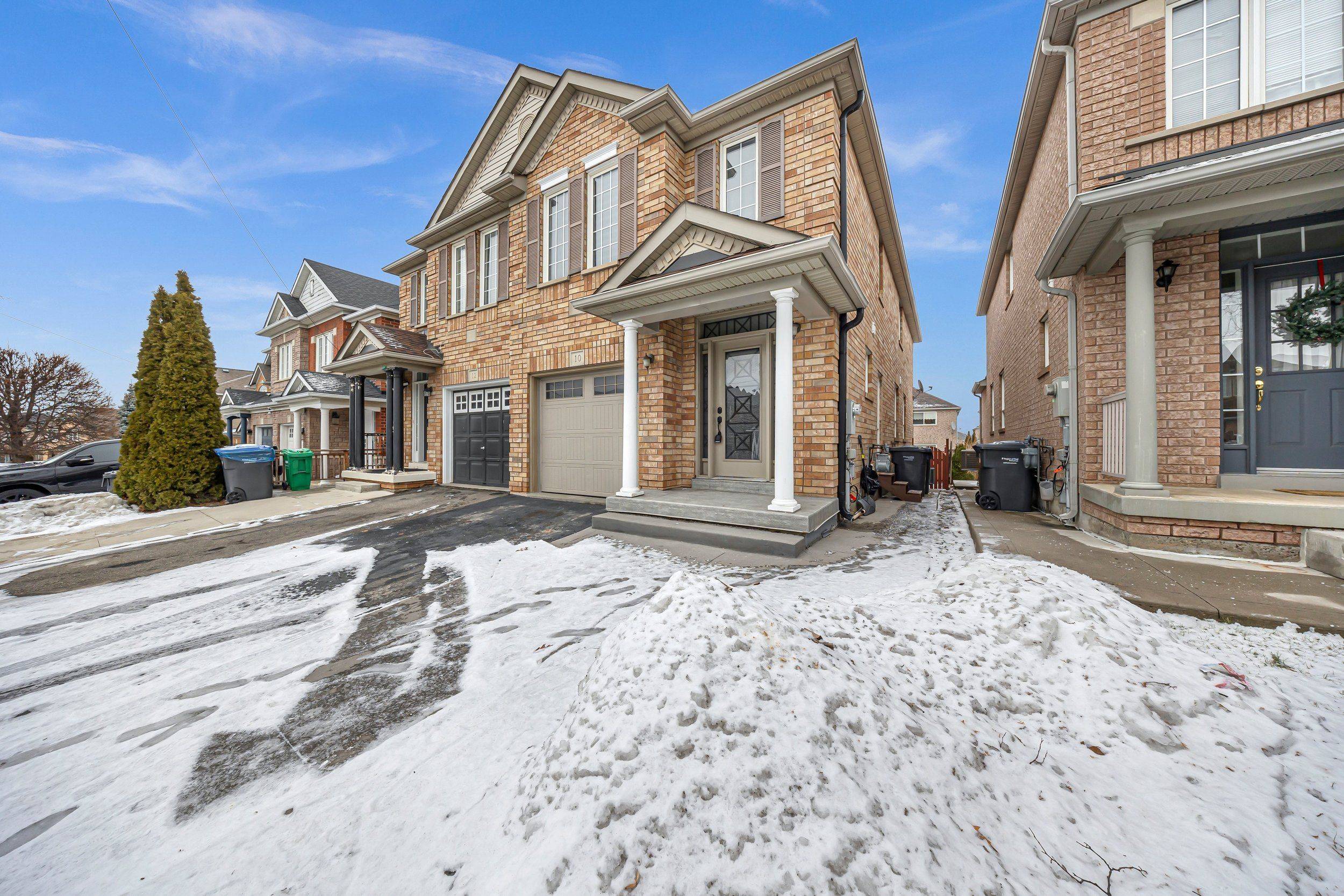 Brampton, ON L6R 2Y8,10 Applegrove CT #Main