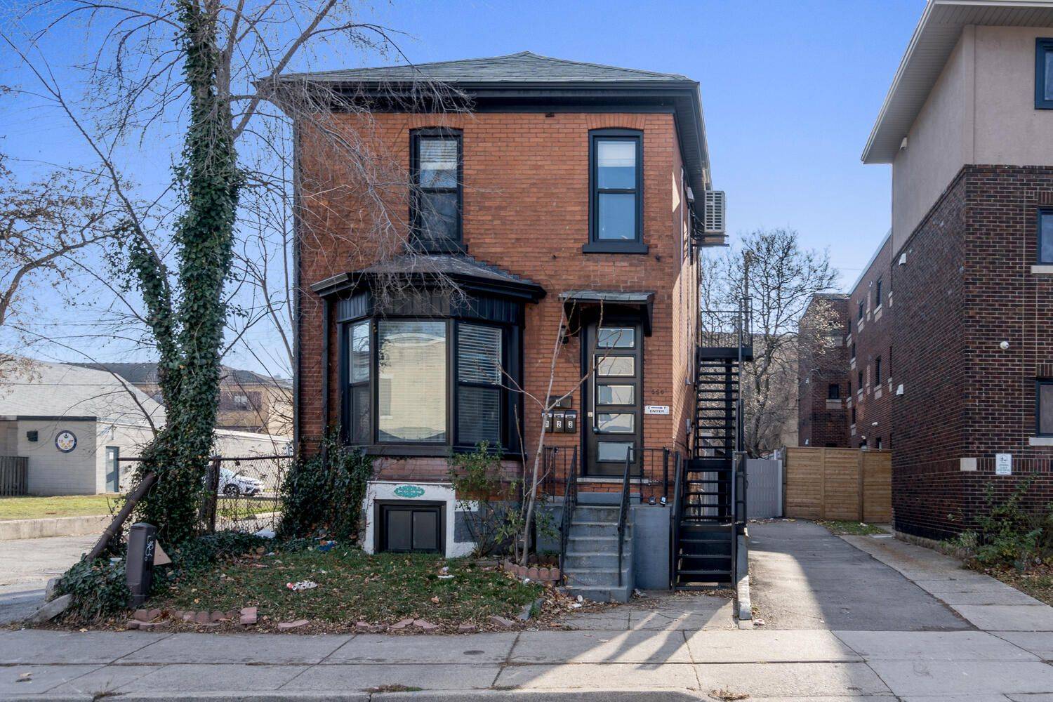 Hamilton, ON L8N 1E2,556 King ST E #2