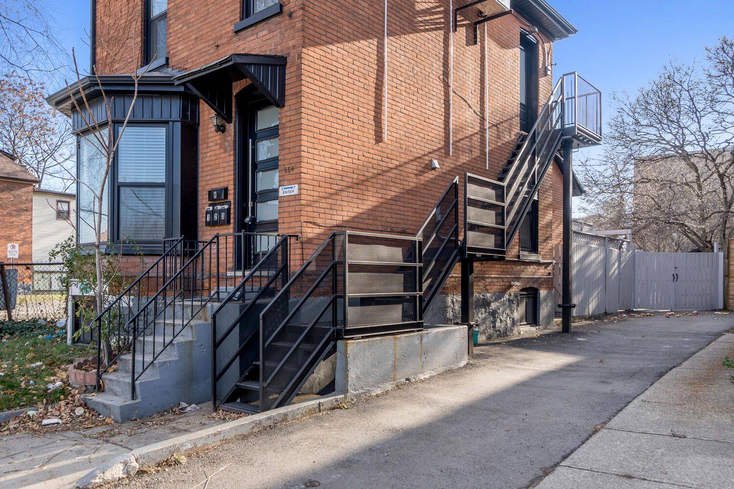 Hamilton, ON L8N 1E2,556 King ST E #2