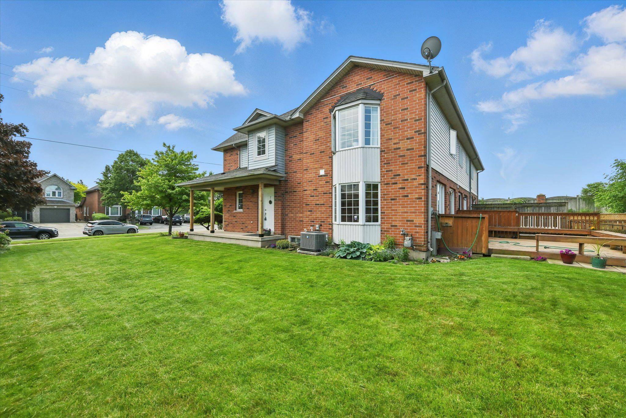 Hamilton, ON L8E 5W8,469 Dewitt RD