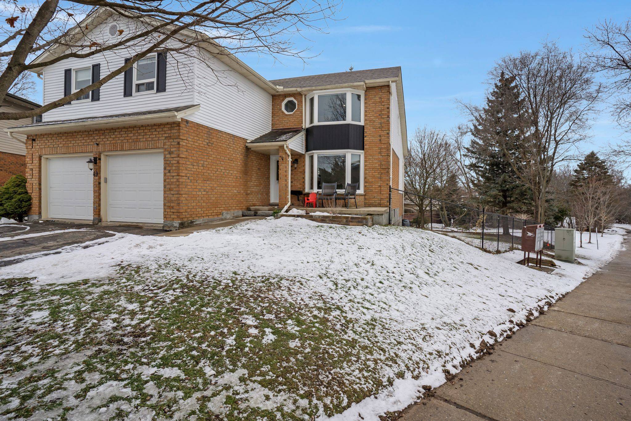 Kitchener, ON N2A 3H9,49 Wyandotte CT