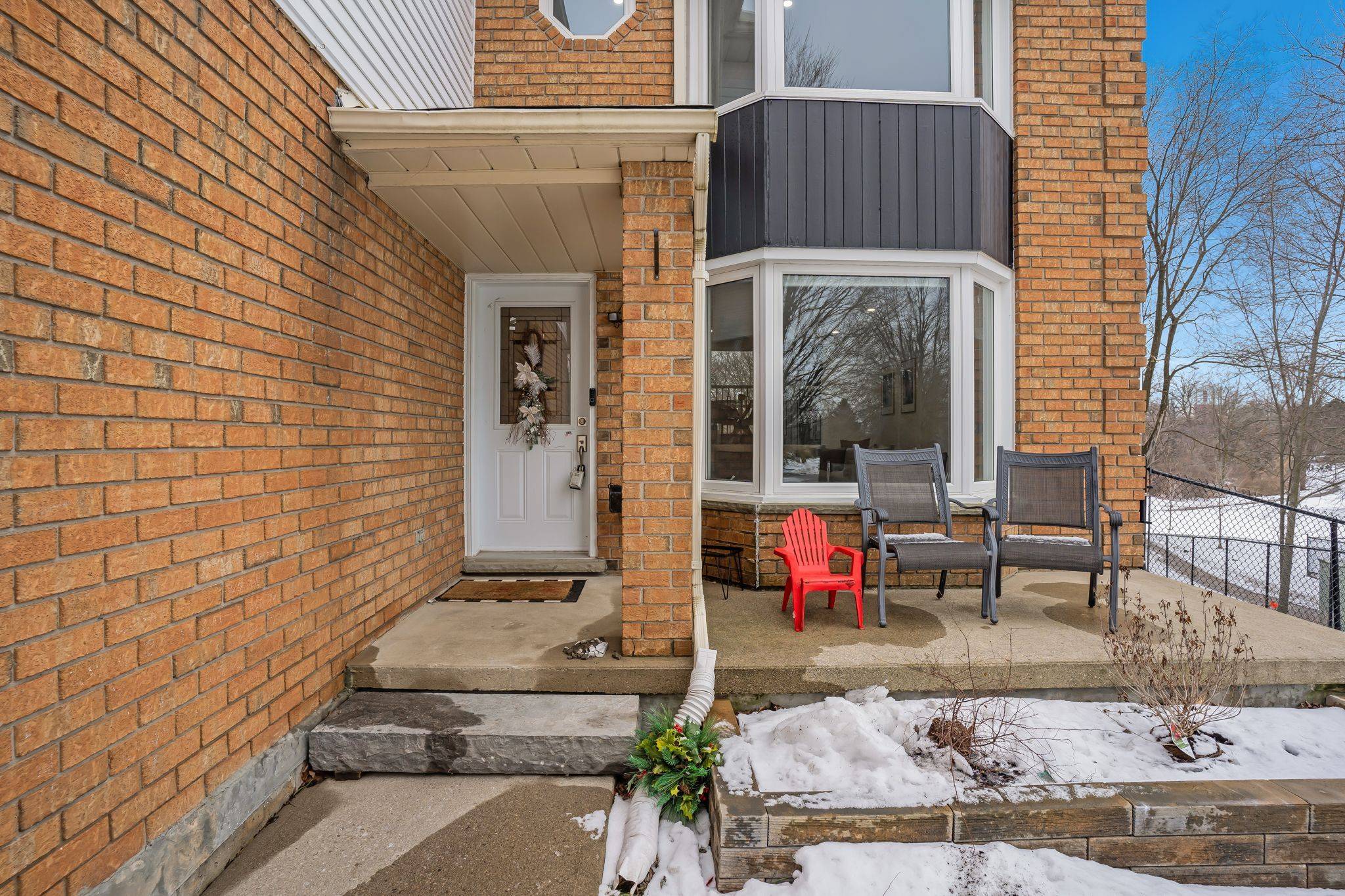 Kitchener, ON N2A 3H9,49 Wyandotte CT