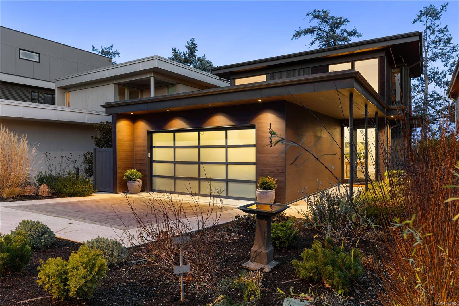 Sidney, BC V8L 2N8,10383 Allbay Rd