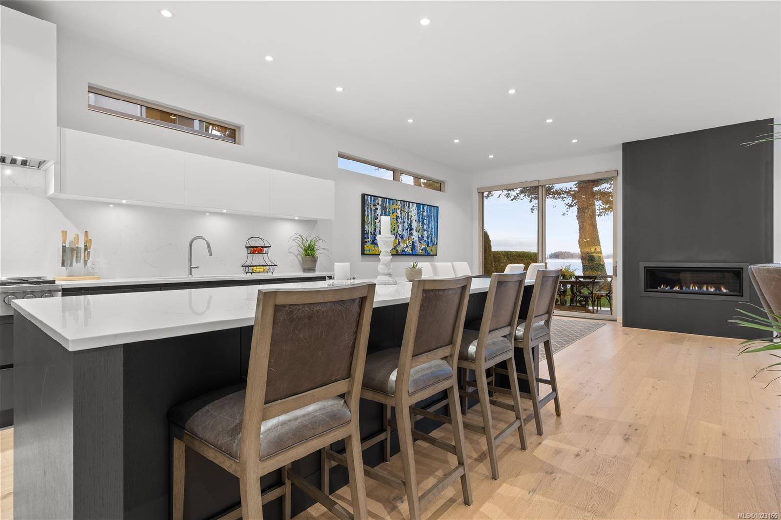 Sidney, BC V8L 2N8,10383 Allbay Rd