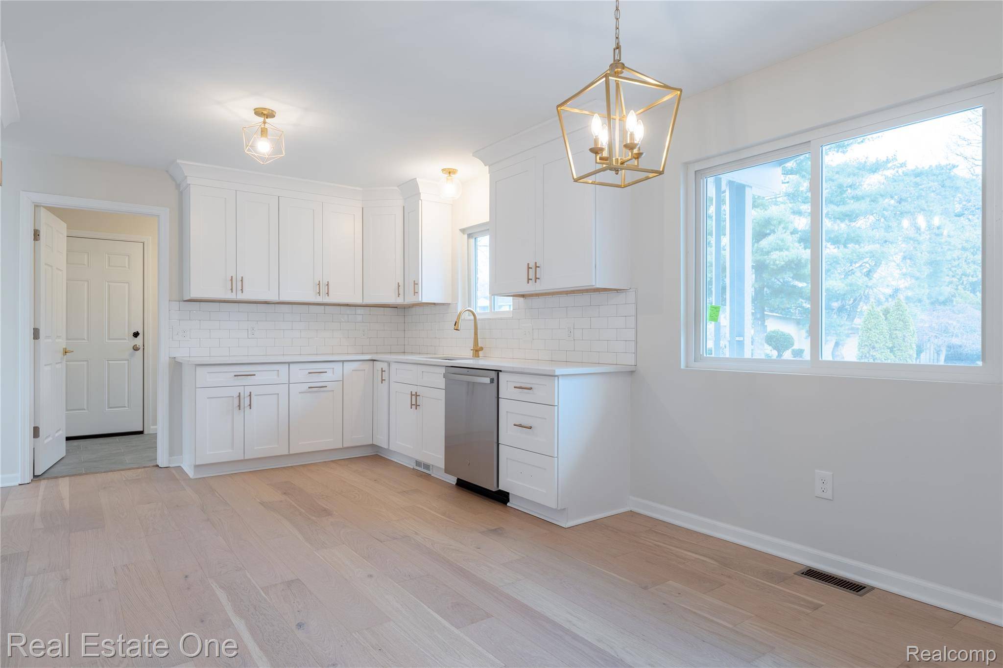 Southfield, MI 48075,19339 Starlane ST