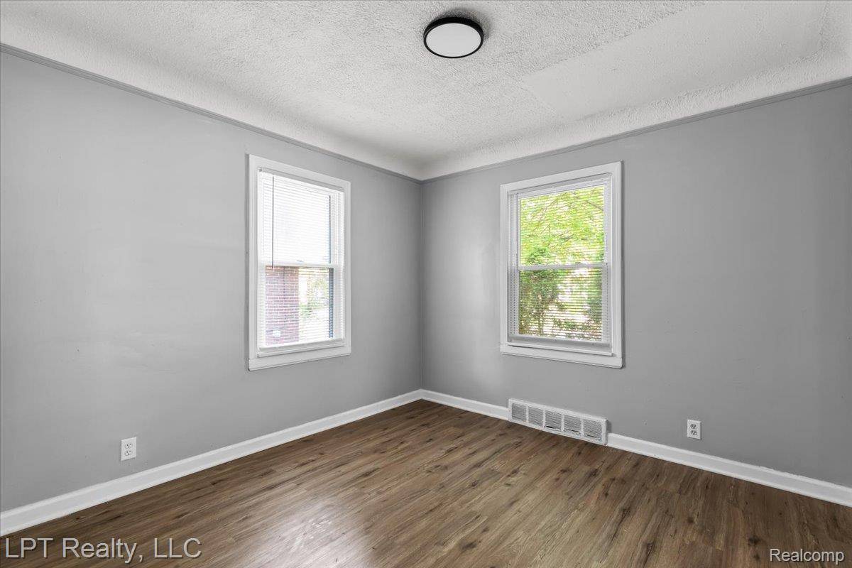 Detroit, MI 48224,11608 Duchess ST