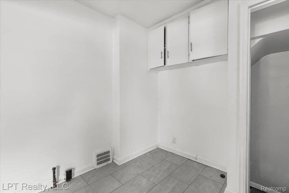 Detroit, MI 48224,11608 Duchess ST