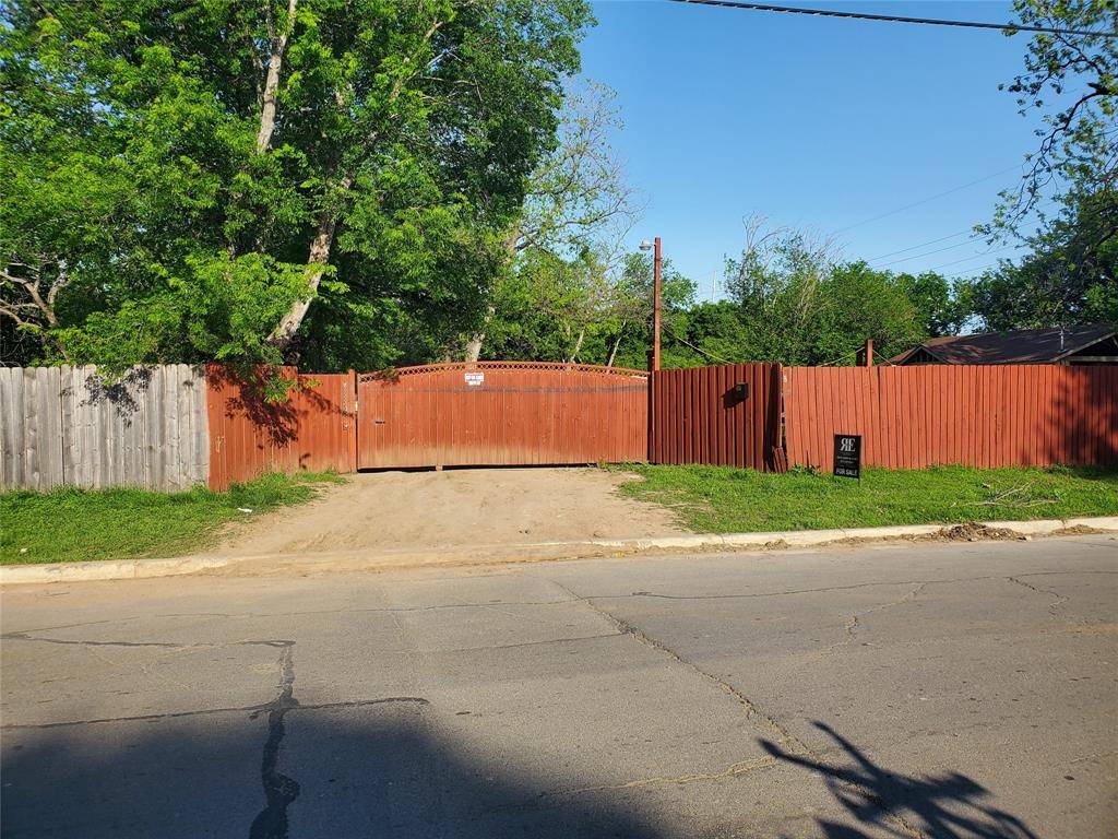 Fort Worth, TX 76103,825 S Hughes Avenue