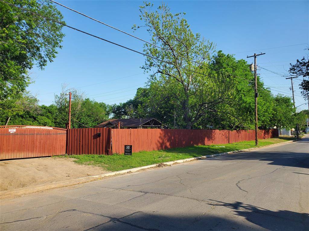 Fort Worth, TX 76103,825 S Hughes Avenue