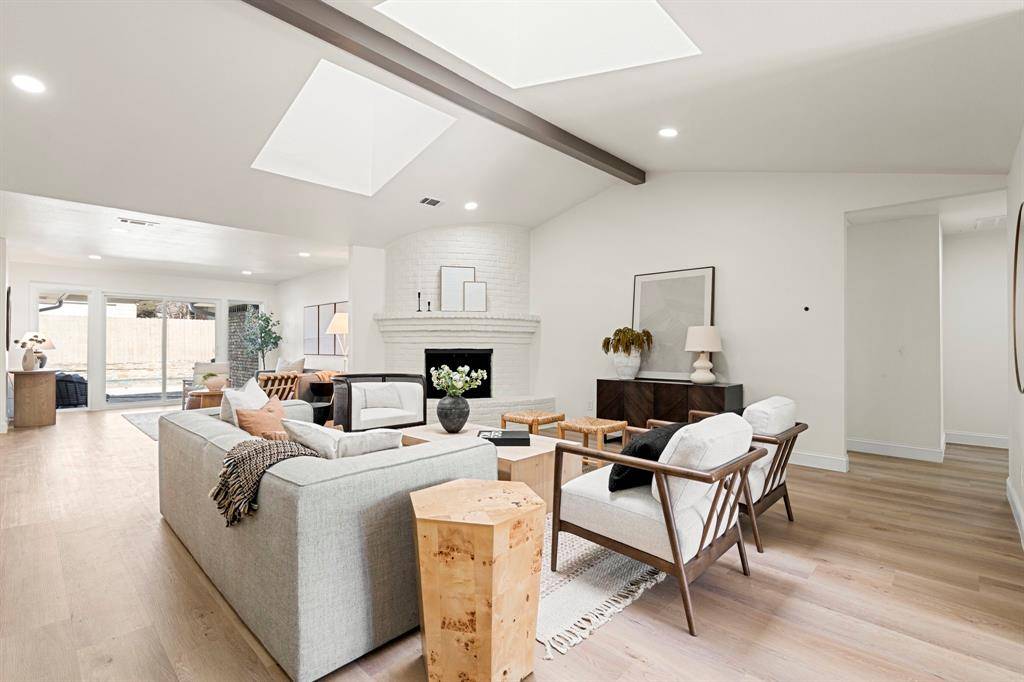 Dallas, TX 75243,9376 Briarhurst Drive