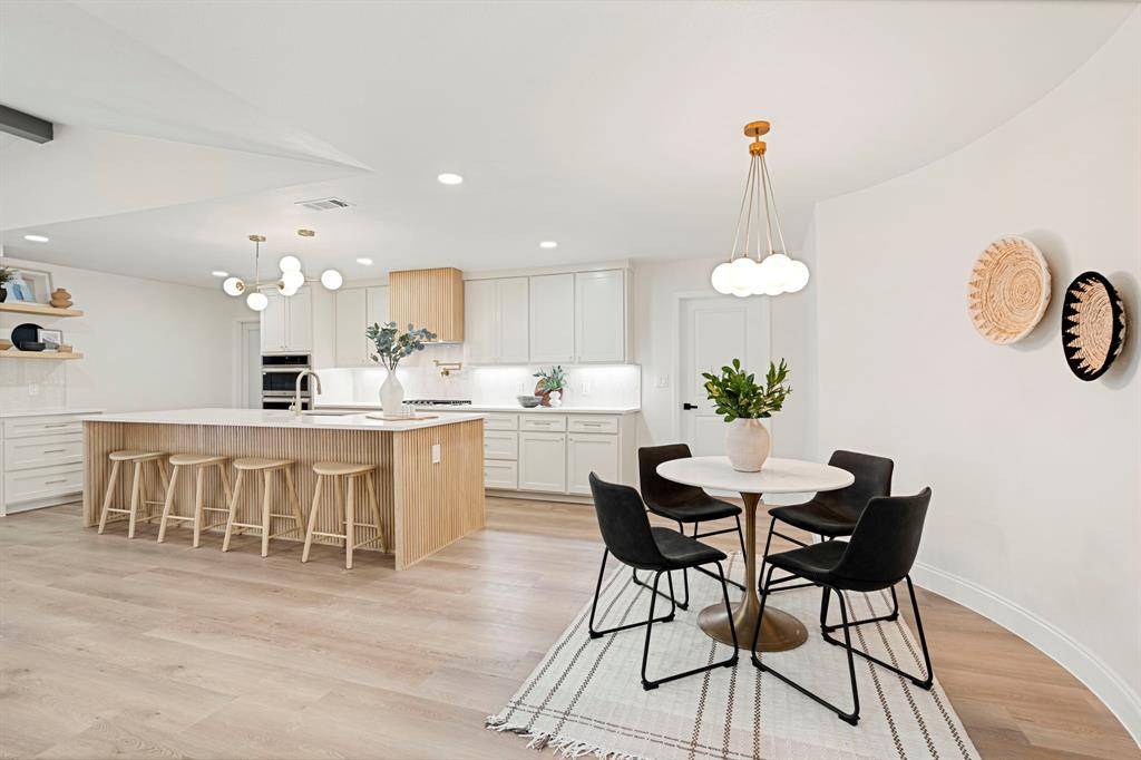 Dallas, TX 75243,9376 Briarhurst Drive