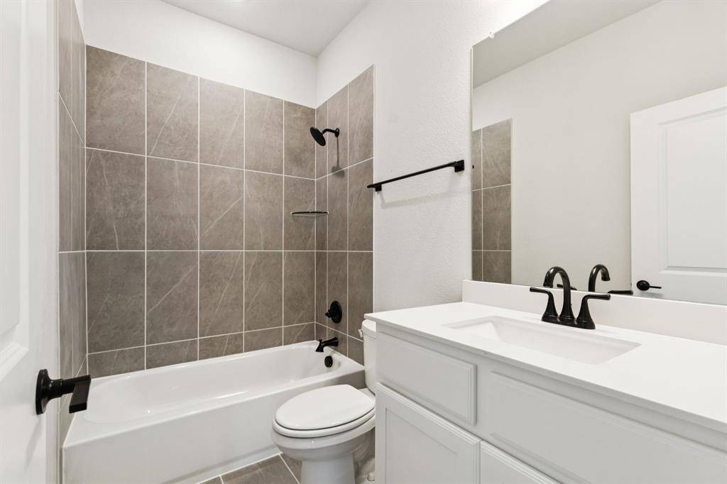 Waxahachie, TX 75165,811 Charro Road