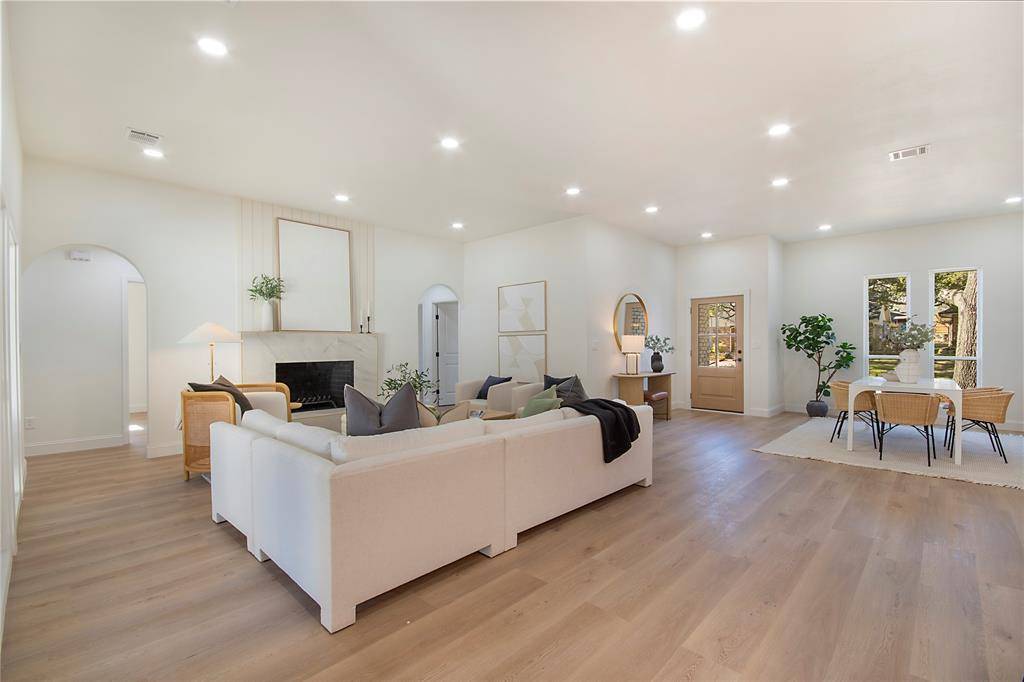 Dallas, TX 75231,7220 Claybrook Drive