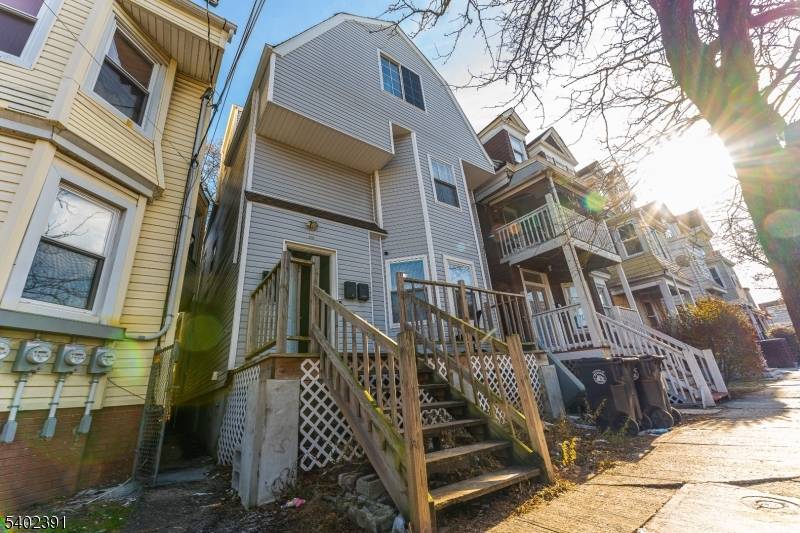 Newark City, NJ 07107,152 S 10Th St