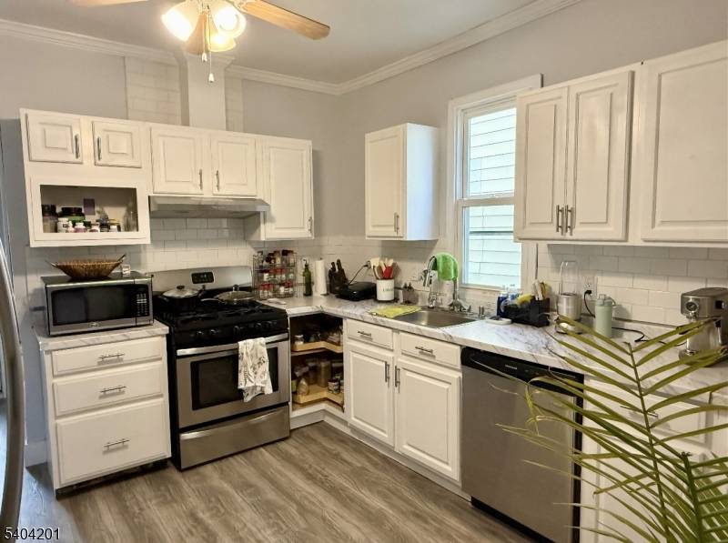 Elizabeth City, NJ 07201,580 Monroe Ave