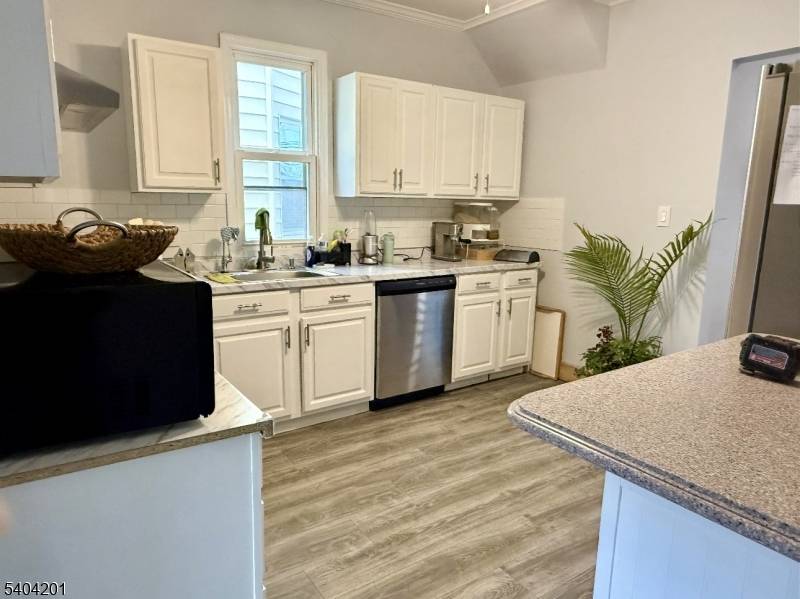 Elizabeth City, NJ 07201,580 Monroe Ave