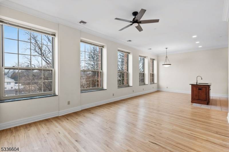 Hawthorne Boro, NJ 07506,33 Forest Ave #E1