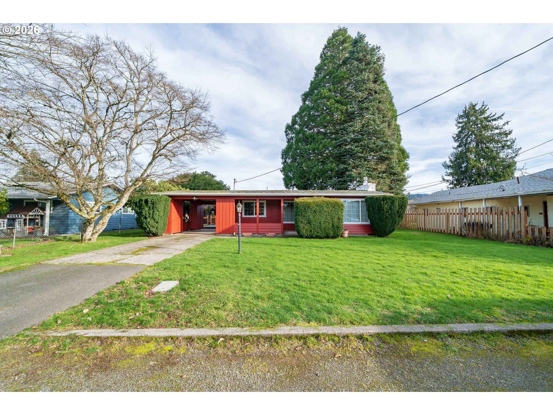 Mill City, OR 97360,1090 SE 3RD AVE