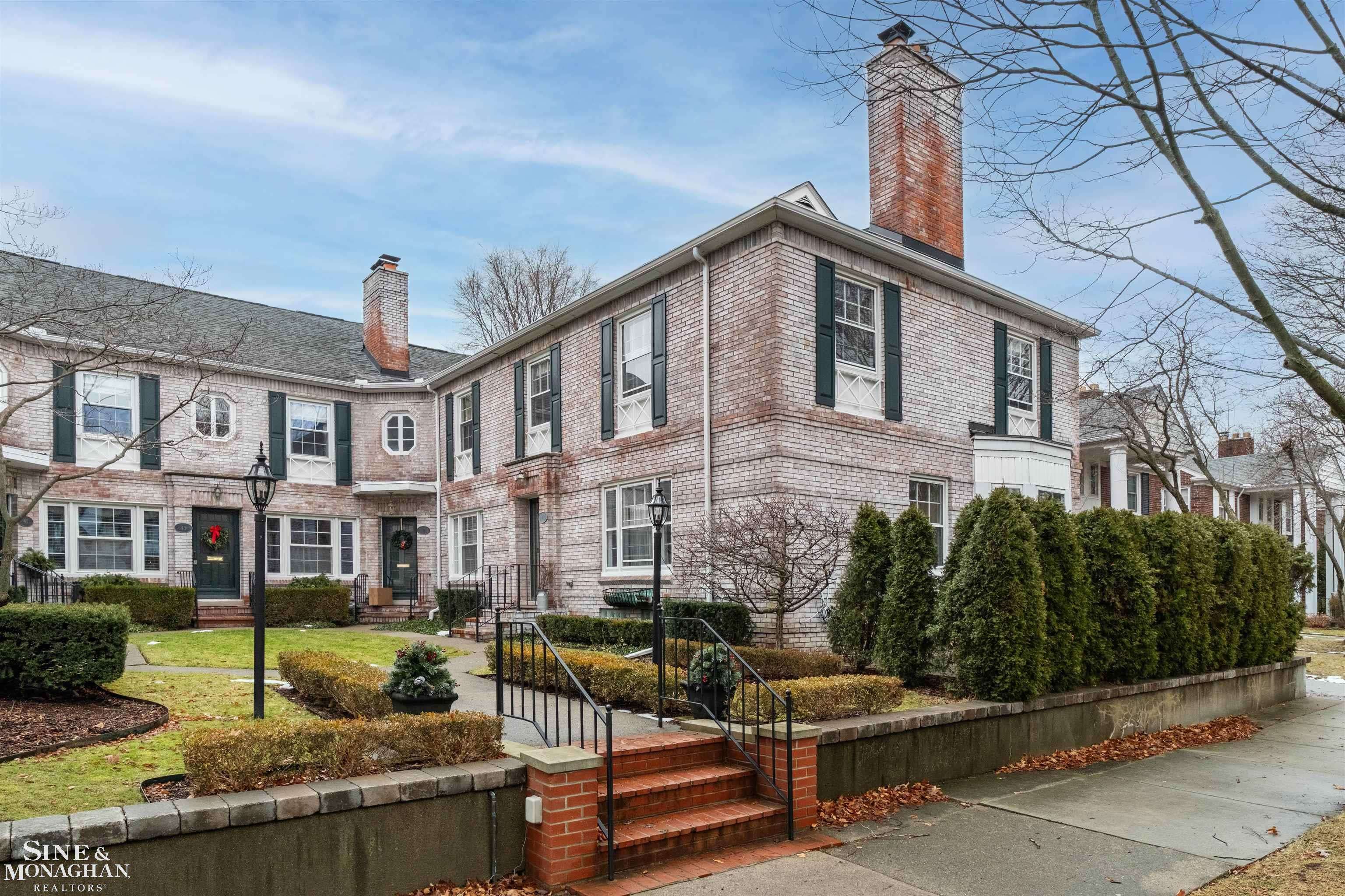 Grosse Pointe, MI 48230,47 Cranford LN