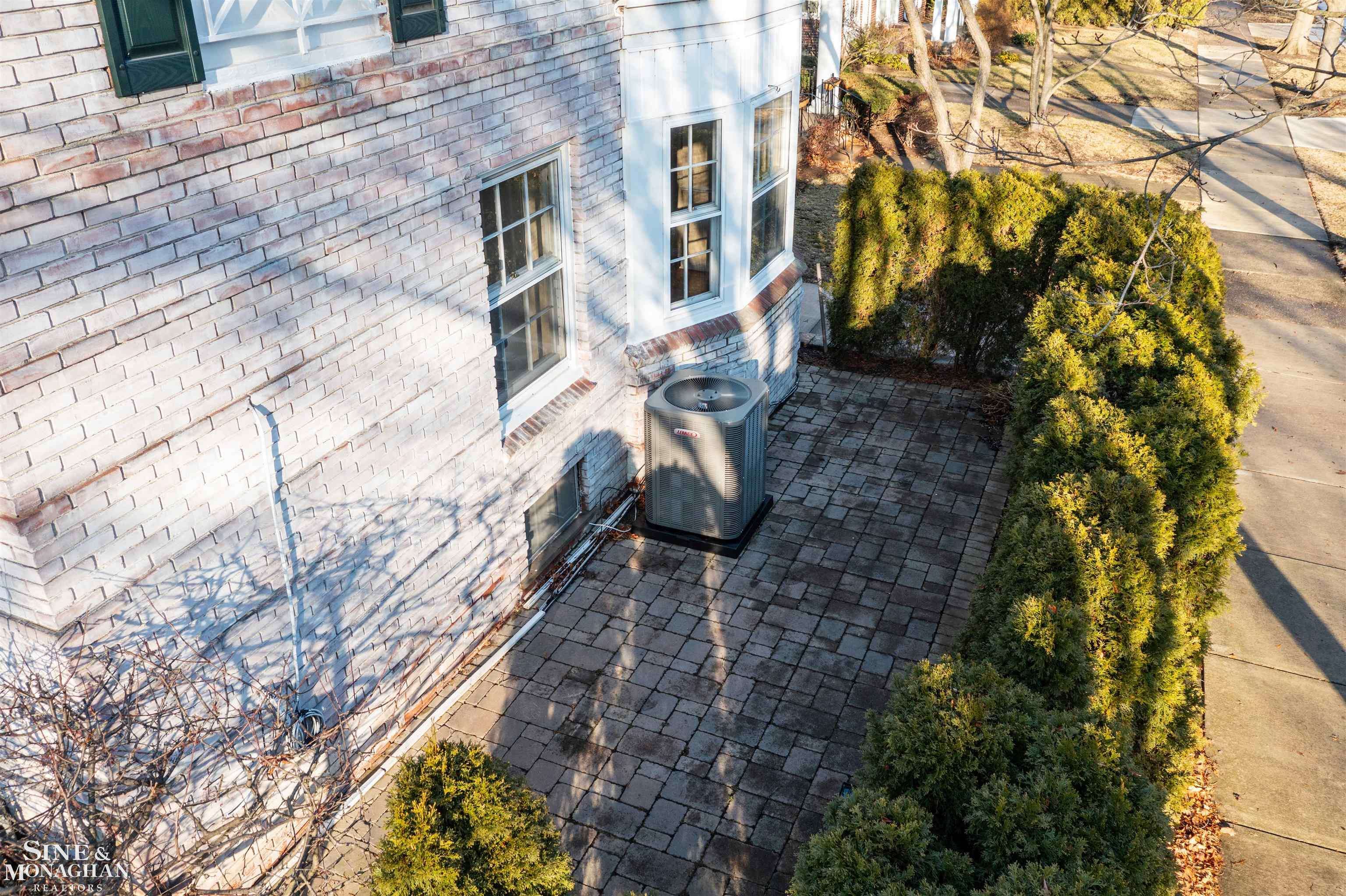 Grosse Pointe, MI 48230,47 Cranford LN