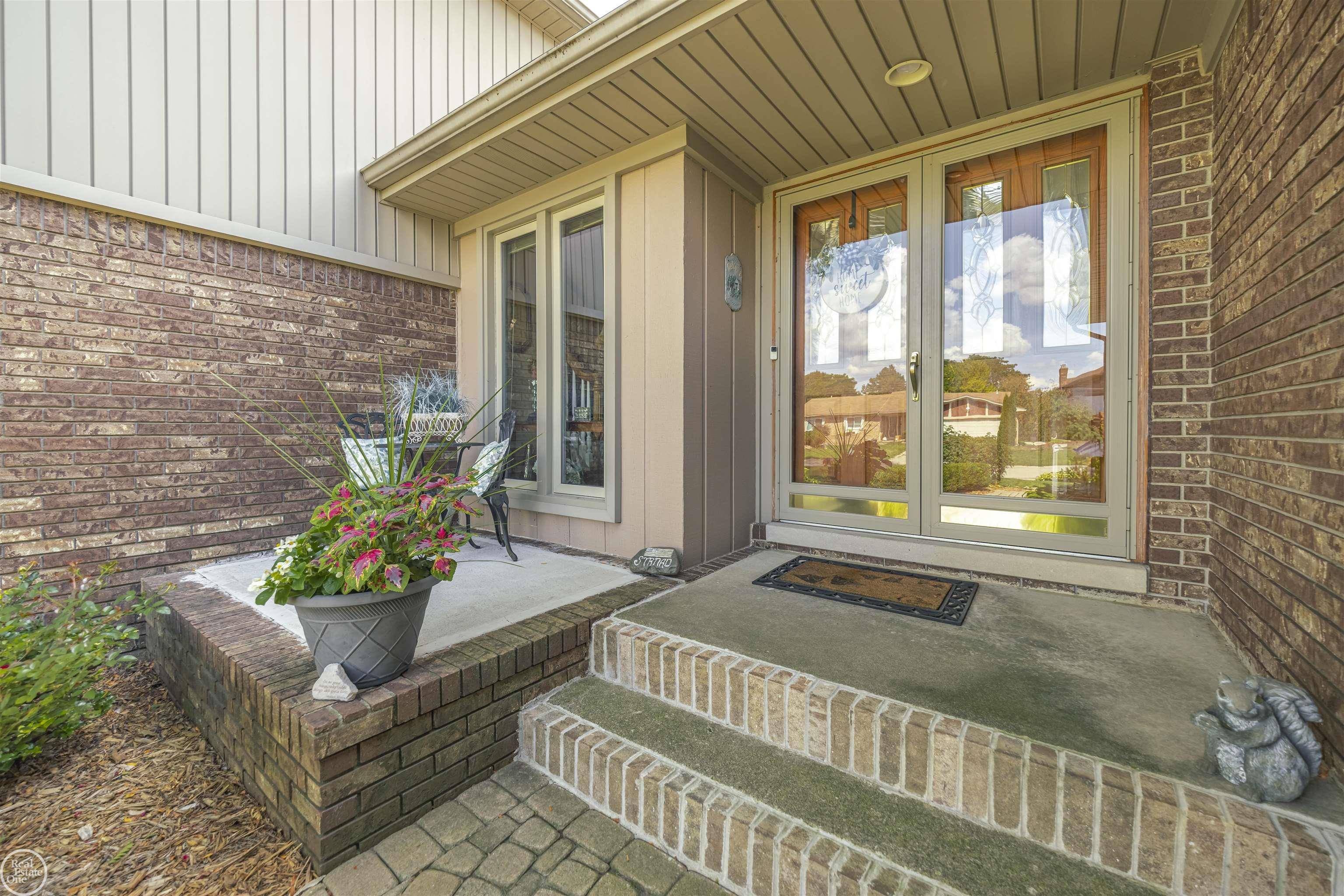 Clinton Township, MI 48038,15492 S Royal Doulton Blvd BLVD