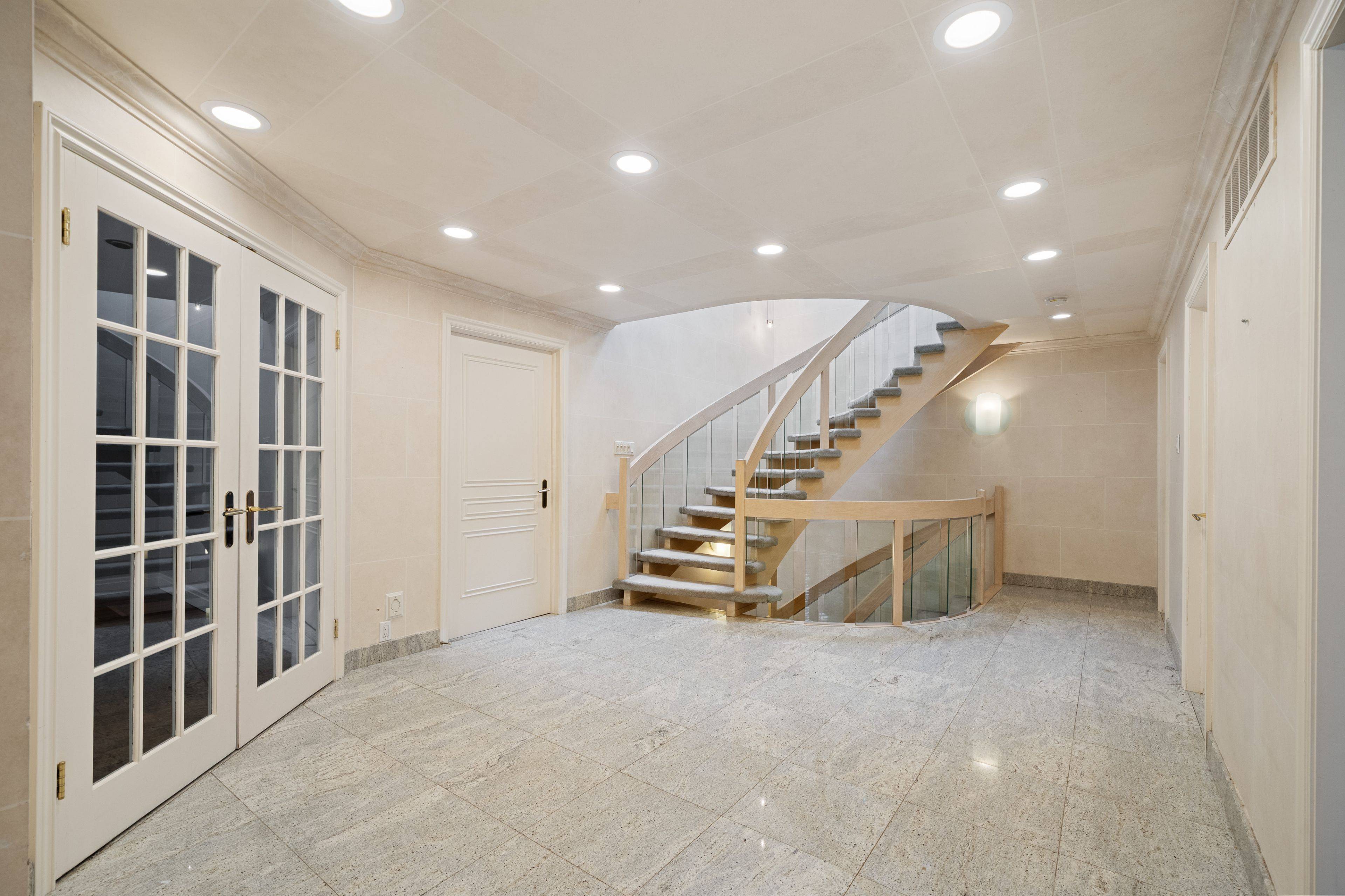 Toronto C13, ON M3B 3E5,1 Chipstead RD