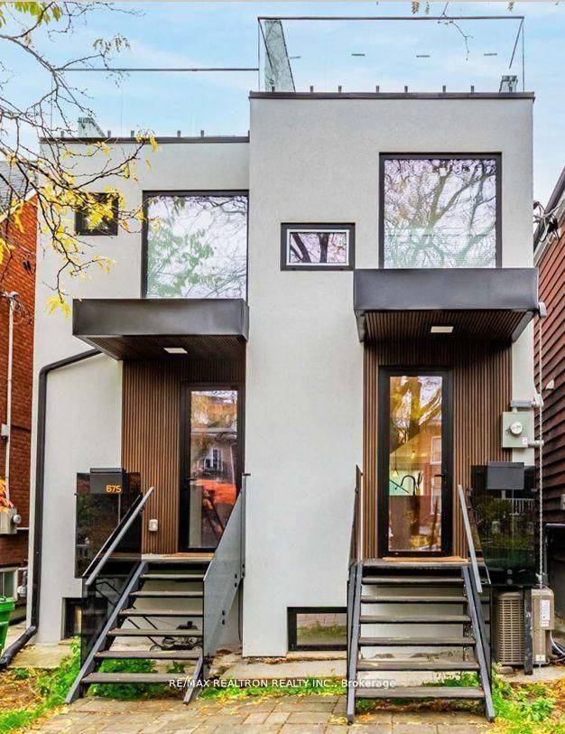 Toronto C01, ON M6G 3K1,673 Crawford ST