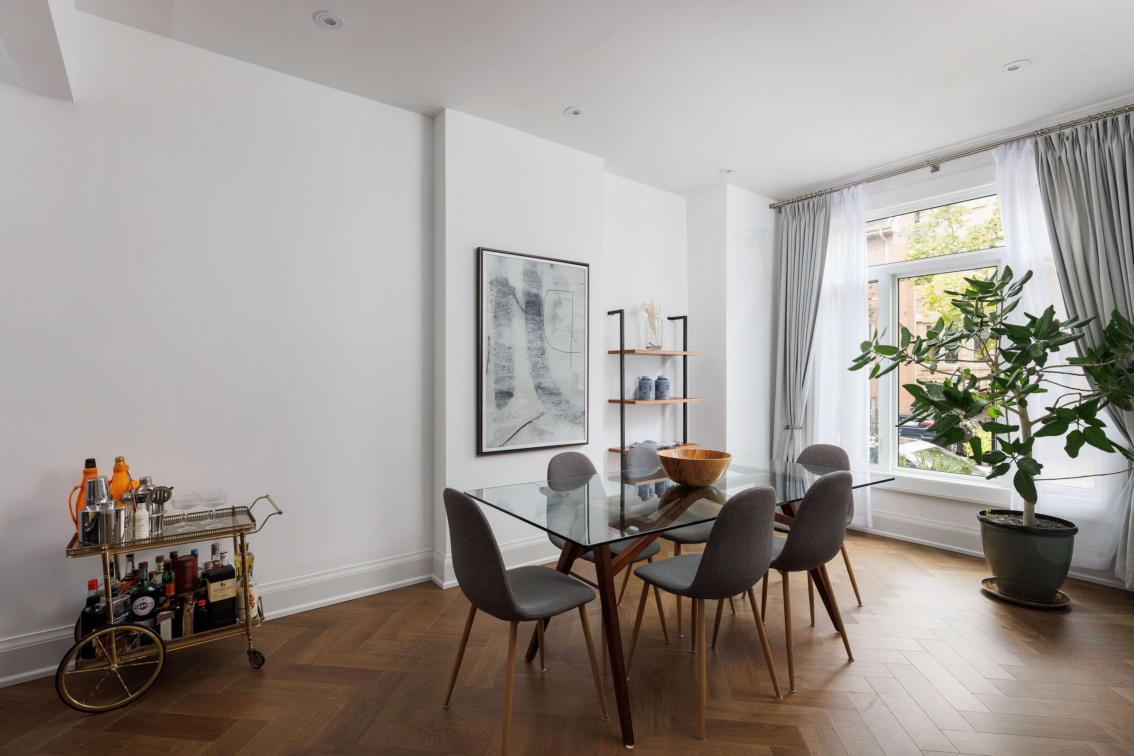 Toronto C02, ON M4V 1E5,23 Alcorn AVE