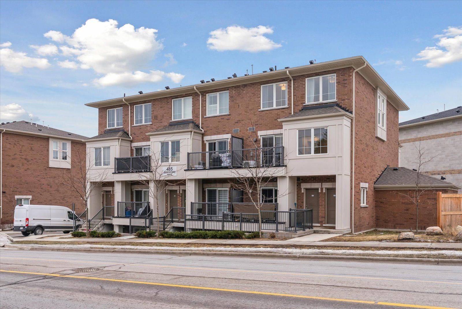 Oshawa, ON L1H 5S7,485 Beresford PATH #6