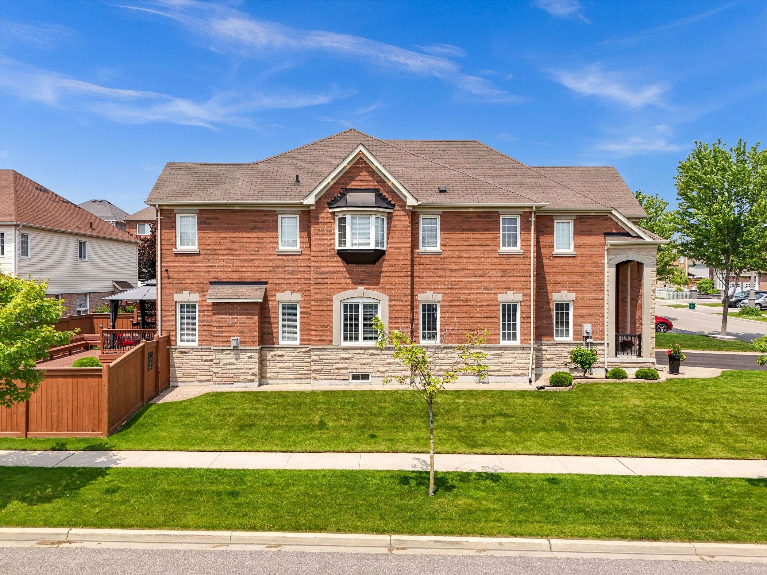 Oshawa, ON L1K 0N4,1882 Esterbrook DR