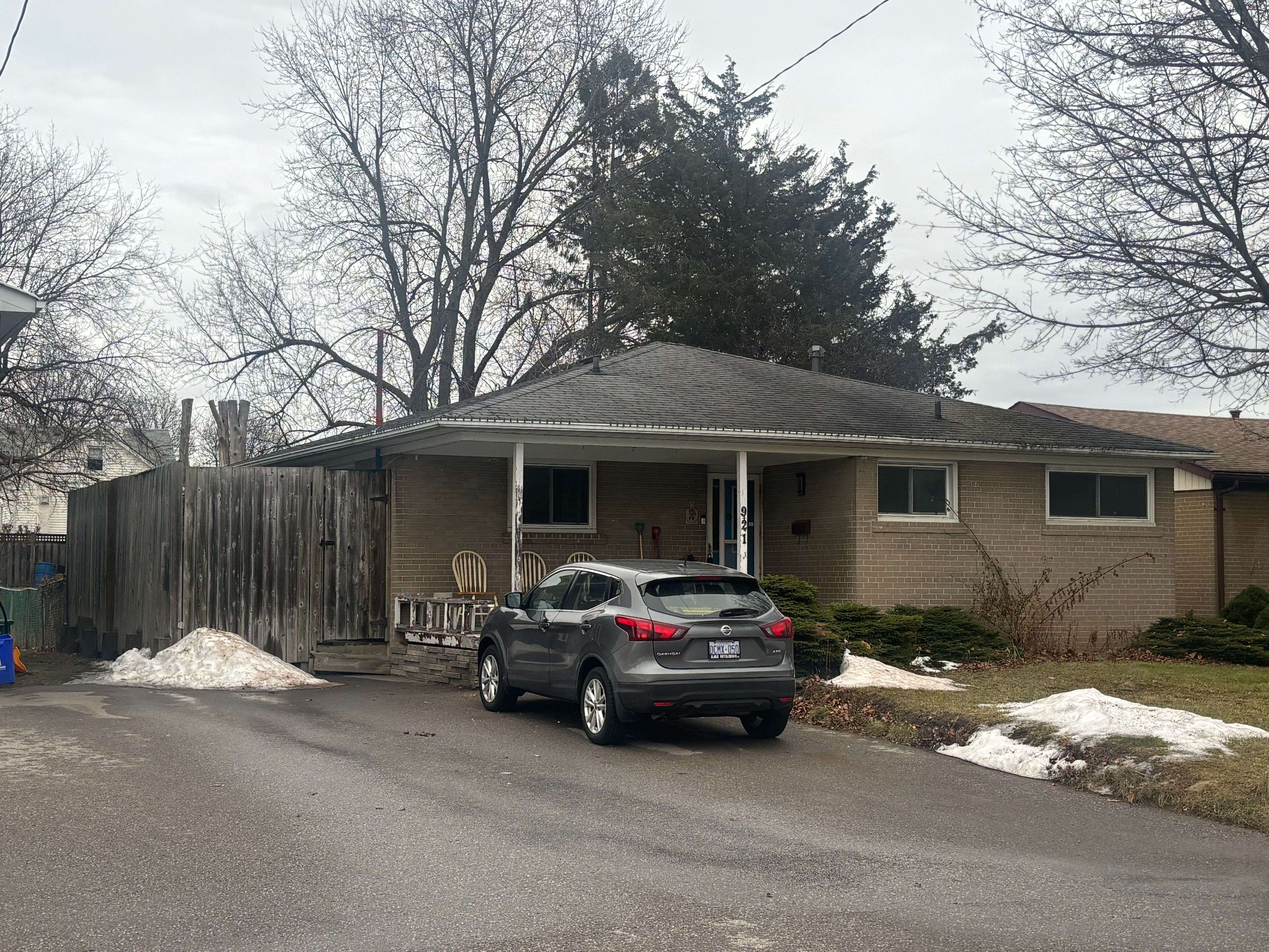 Whitby, ON L1N 4V2,921 Centre ST N