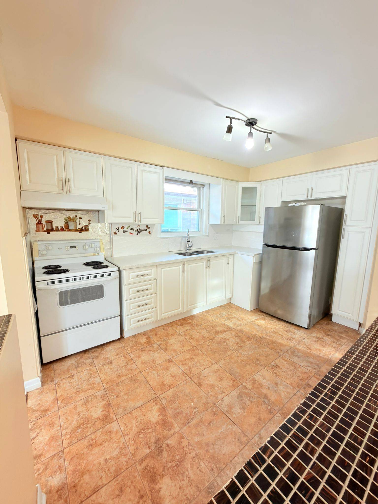 Toronto E08, ON M1K 4S2,10 Citadel DR