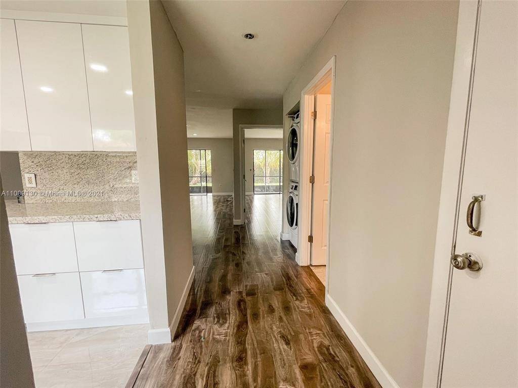 Sunrise, FL 33326,228 Lakeside Cir #228