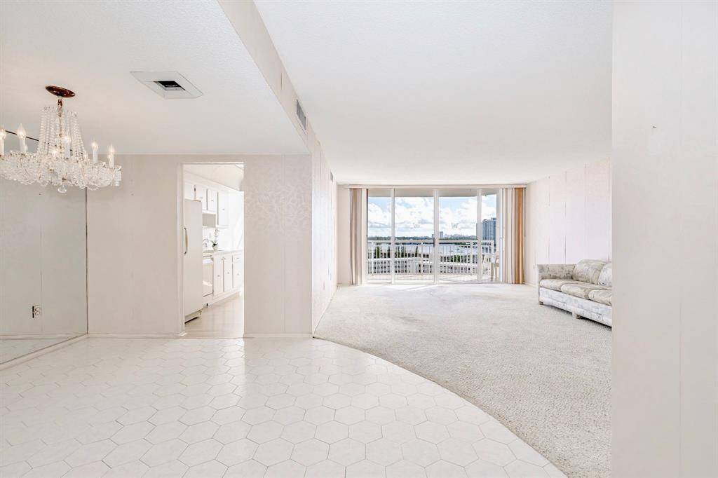 Aventura, FL 33160,18031 Biscayne Blvd #1104