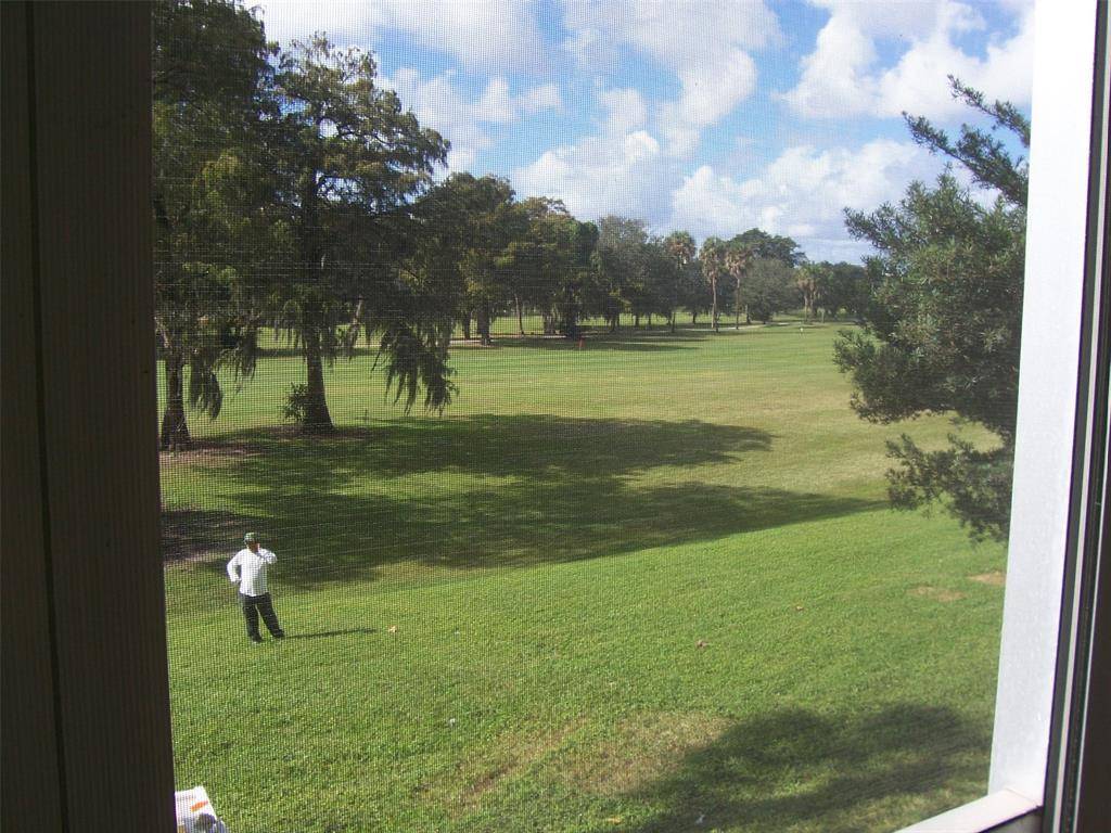 Pompano Beach, FL 33069,605 Oaks Dr #405