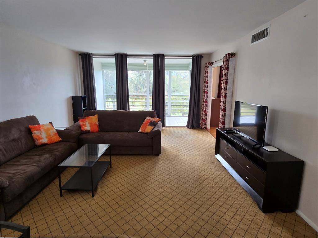 Pompano Beach, FL 33069,605 Oaks Dr #405