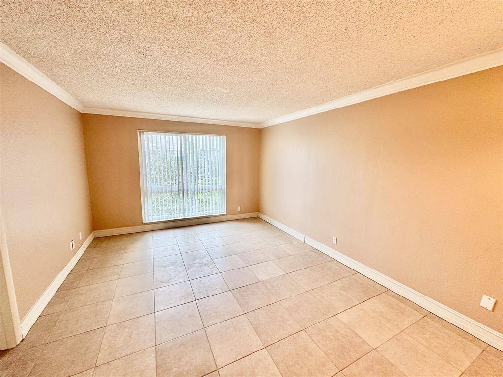 Pompano Beach, FL 33069,2104 S Cypress Bend Dr #404