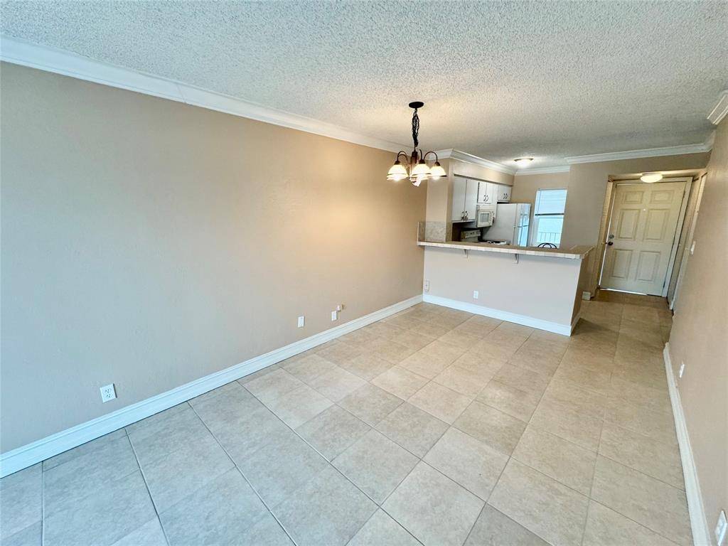 Pompano Beach, FL 33069,2104 S Cypress Bend Dr #404