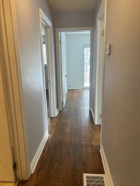 Newmarket, ON L3Y 2Z5,192 Silverbirch DR #Main floor