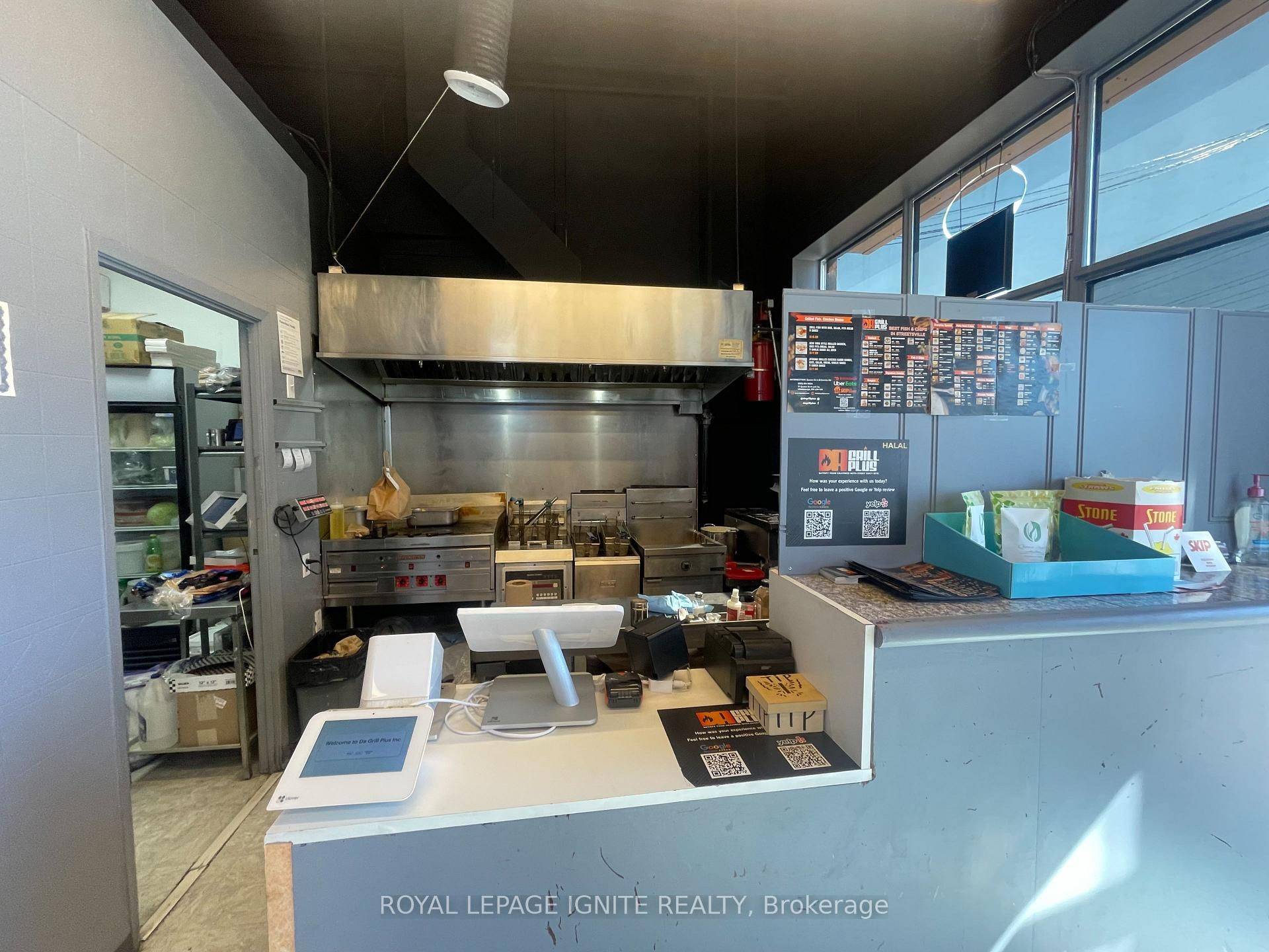 Mississauga, ON L5N 6A1,17 Queen ST #3