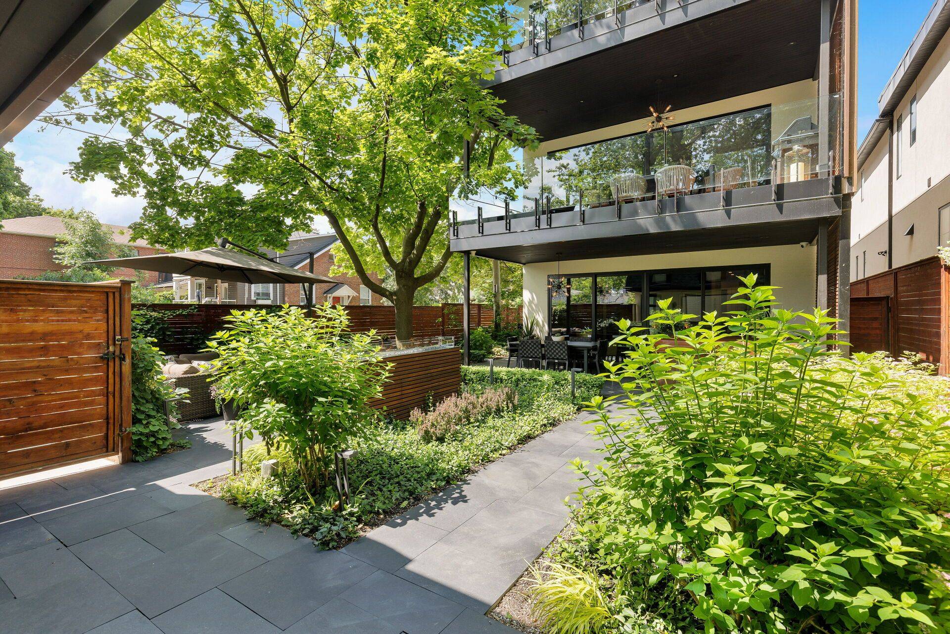 Toronto W06, ON M8V 2X7,31 Third ST