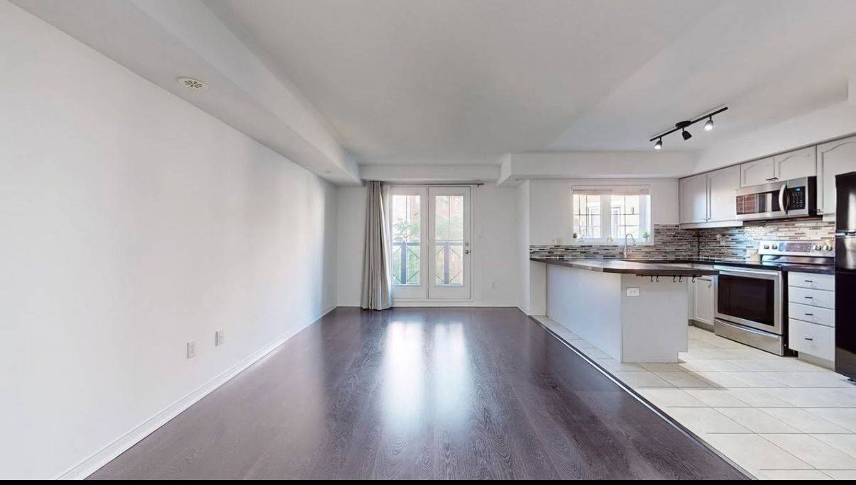 Oakville, ON L6H 0H8,19 Hays BLVD #17