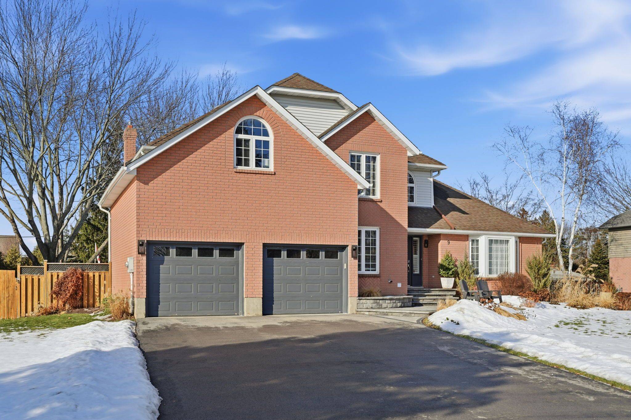 Hamilton, ON L8B 0Z9,9 CORNELIA CT