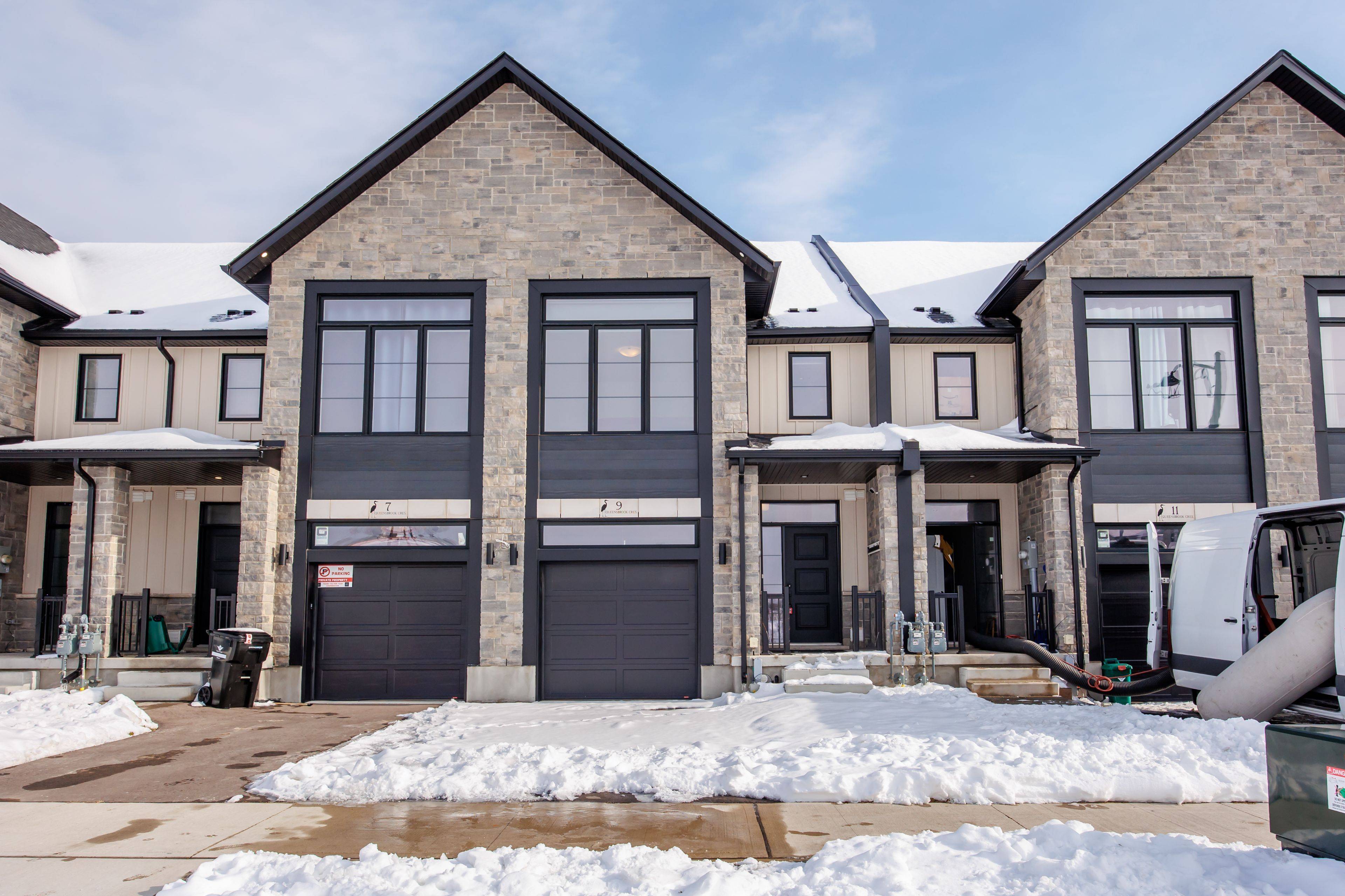 Cambridge, ON N1S 0E5,9 Queensbrook CRES