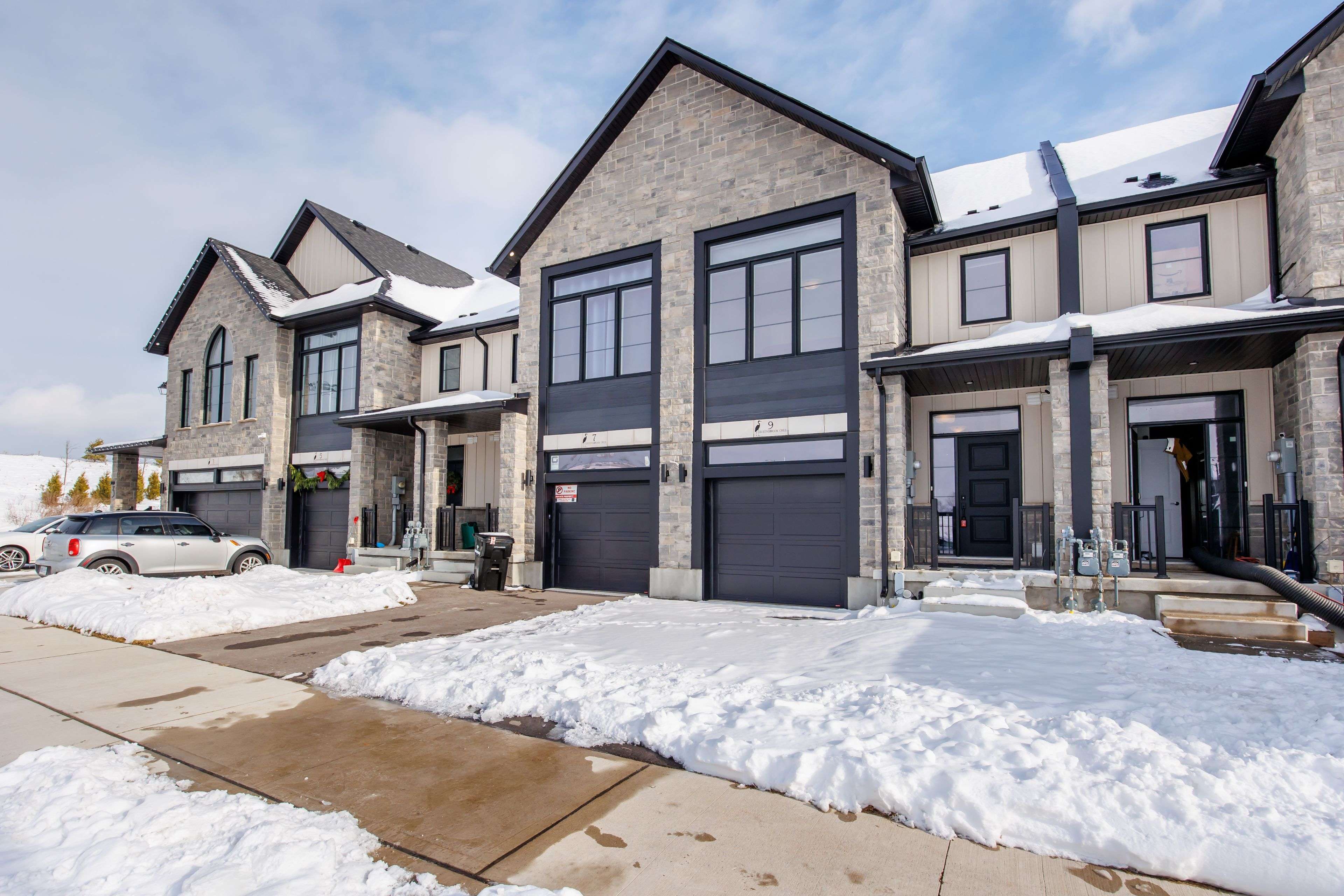 Cambridge, ON N1S 0E5,9 Queensbrook CRES