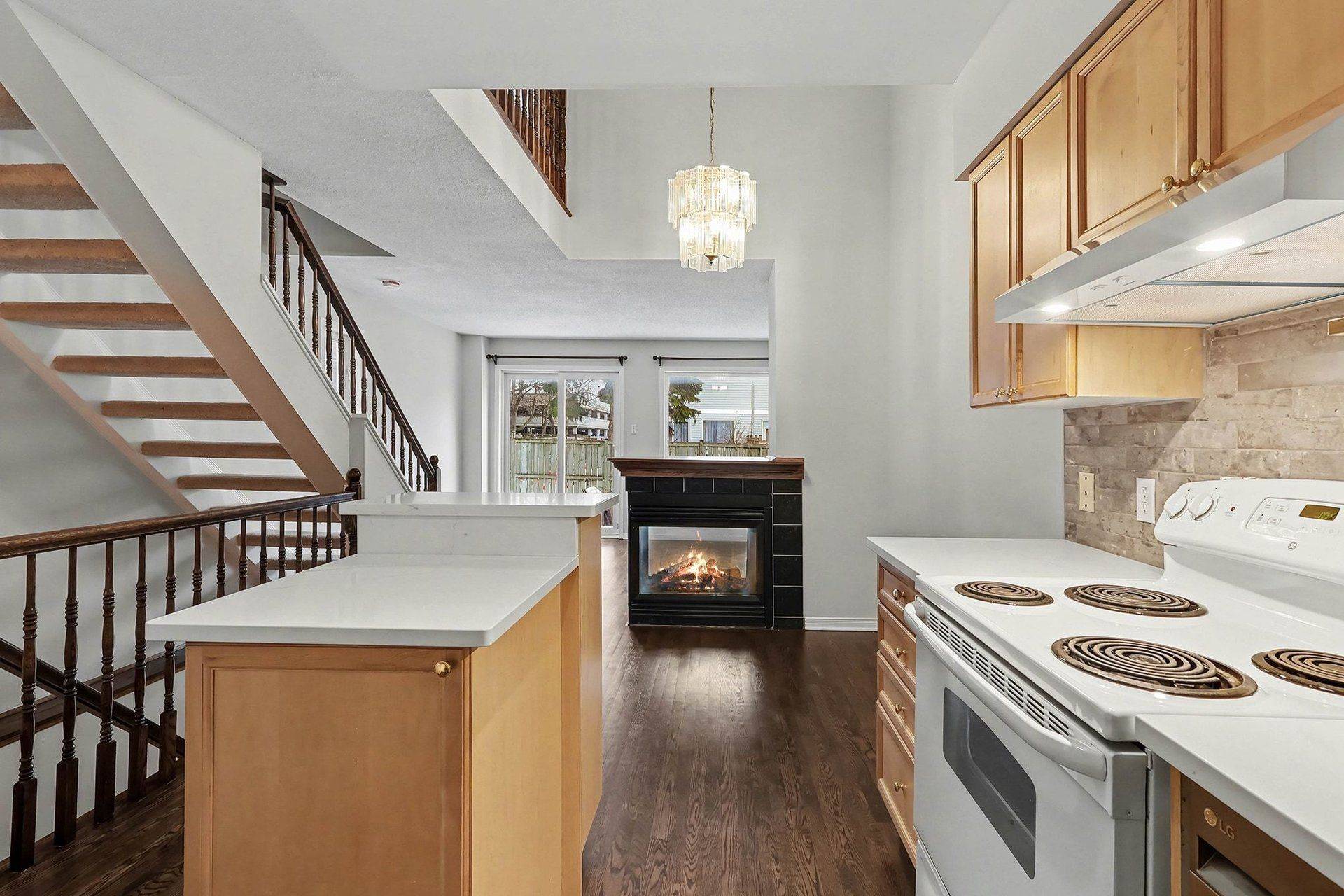 Carlington - Central Park, ON K2C 4A2,17 Festive Private